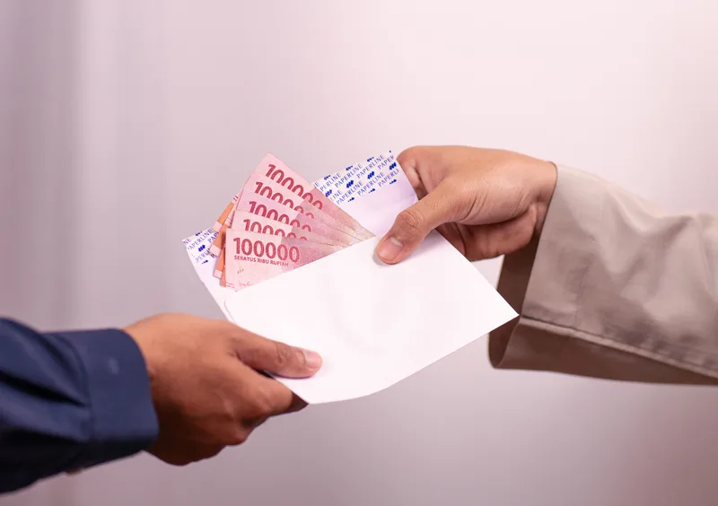 Cash changing hands during a cash-on-delivery payment exchange